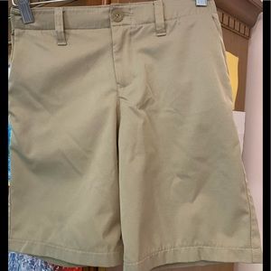 Boys kaki under armour shorts